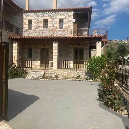 Villa Nikkis House In Stoupa, Close To All Amenities *